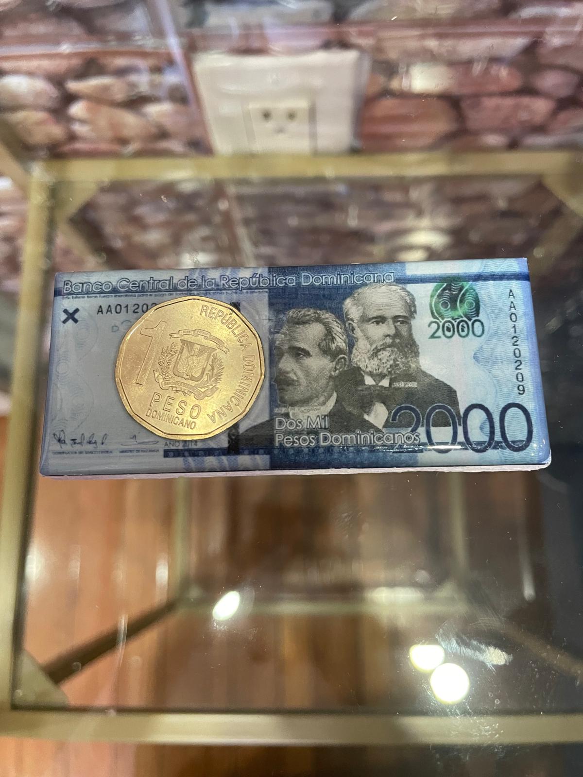 Special Edition: Historical Dominican Peso Bill Magnets 🇩🇴💰