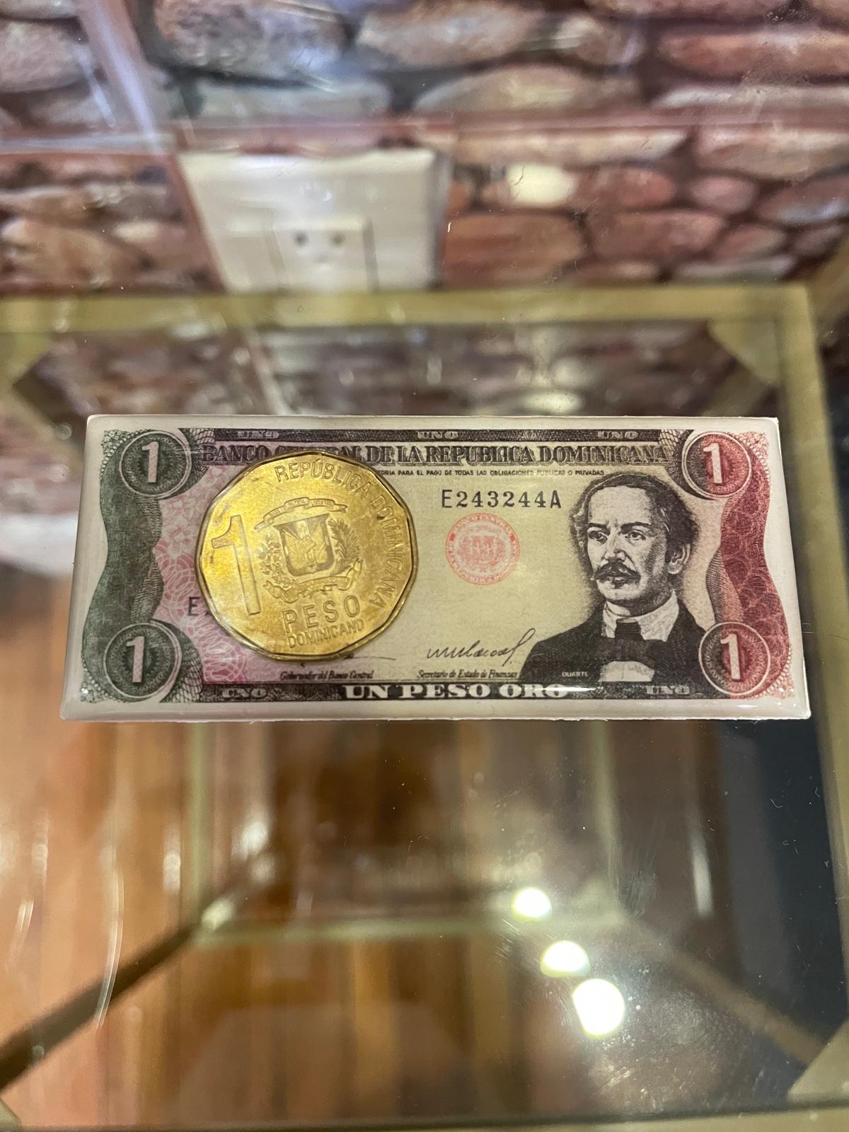 Special Edition: Historical Dominican Peso Bill Magnets 🇩🇴💰