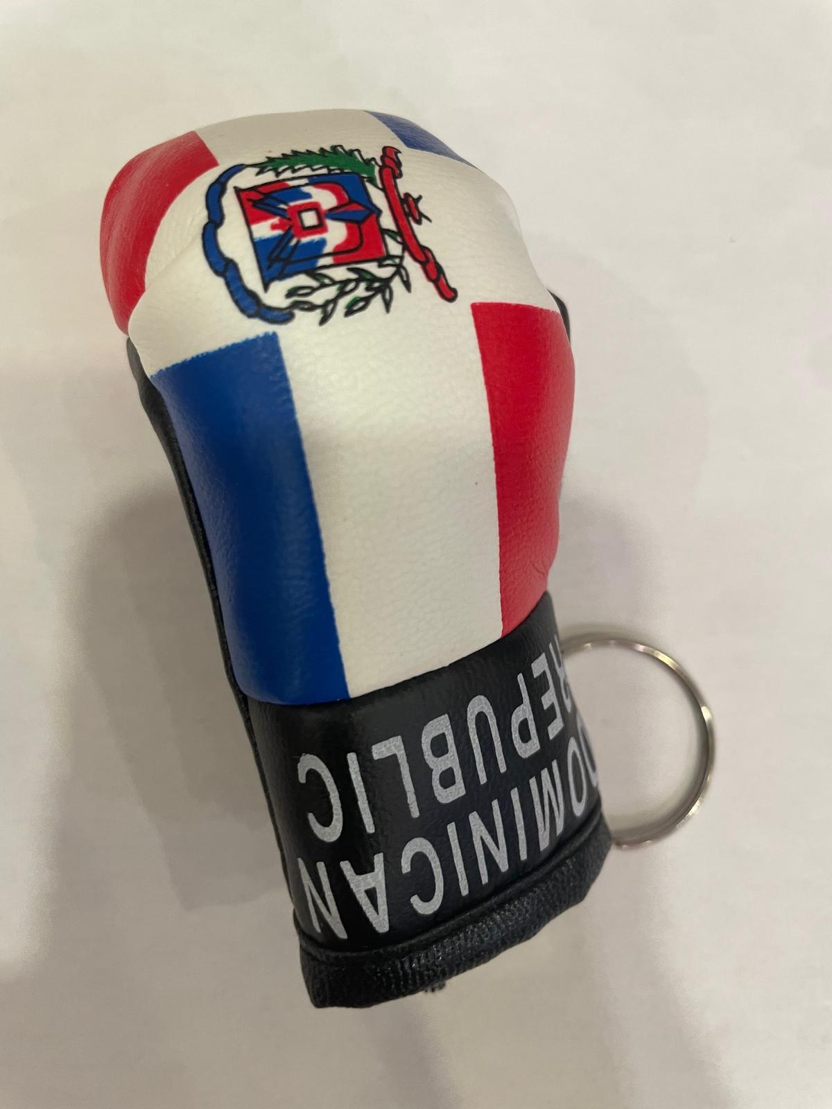 Dominican Republic Boxing Glove Keychain – Synthetic Leather Souvenir 🇩🇴🥊